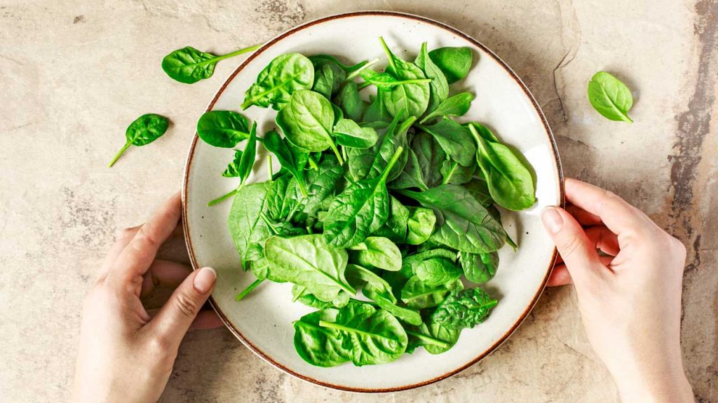 Những tác dụng tuyệt vời của việc ăn rau lá xanh đậm mỗi ngày
